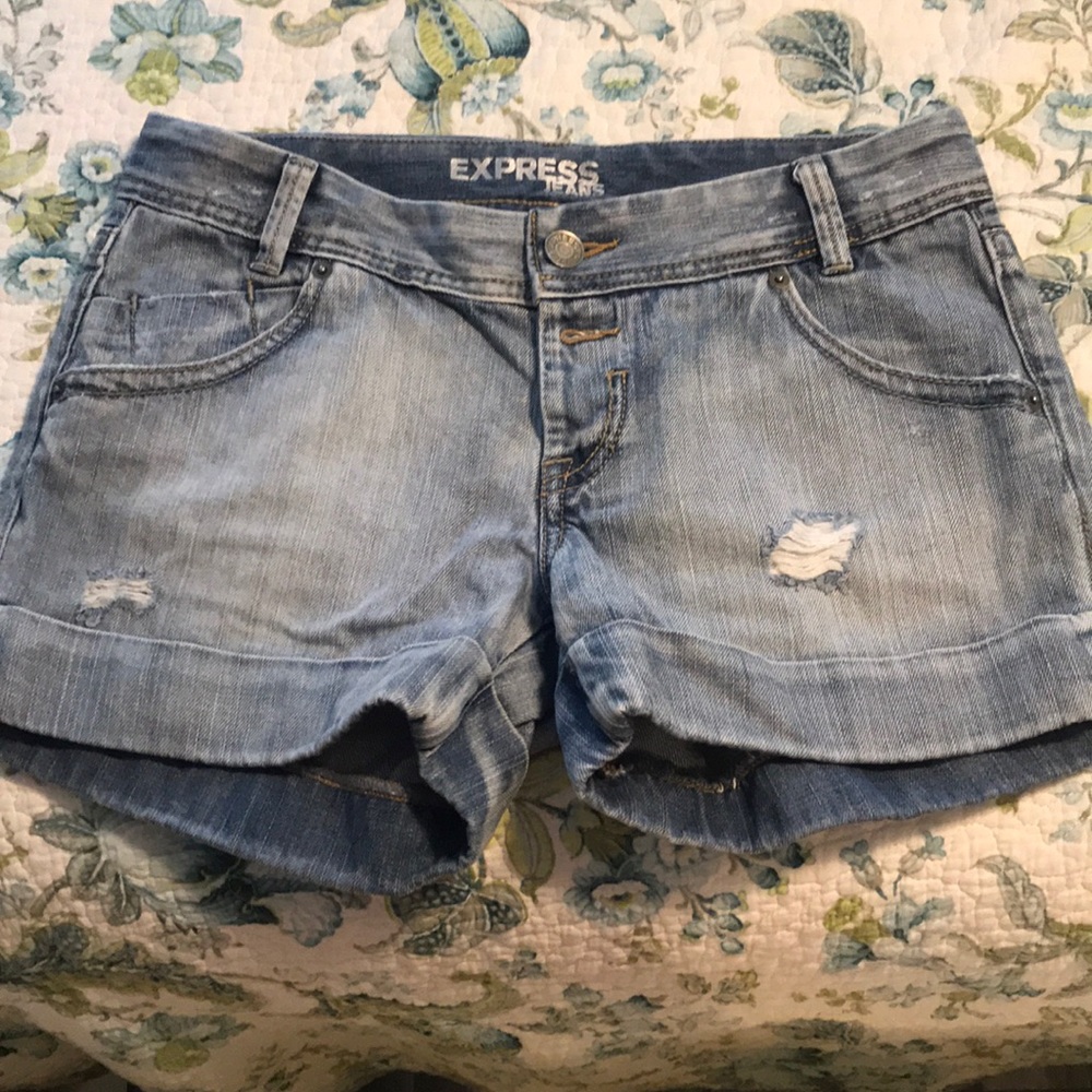 Super cute Button Fly Express 4” inseam Shorts